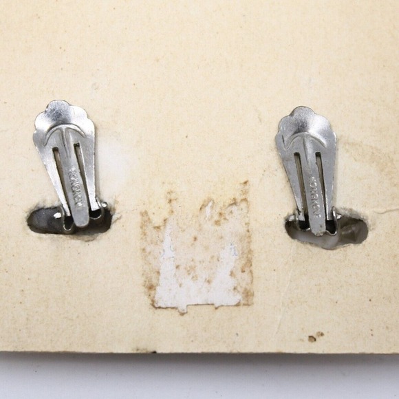 Vintage White and Clear Bead Cluster Clip On Earrings Marked Hong Kong - Hey Viv - Picture 4 of 5